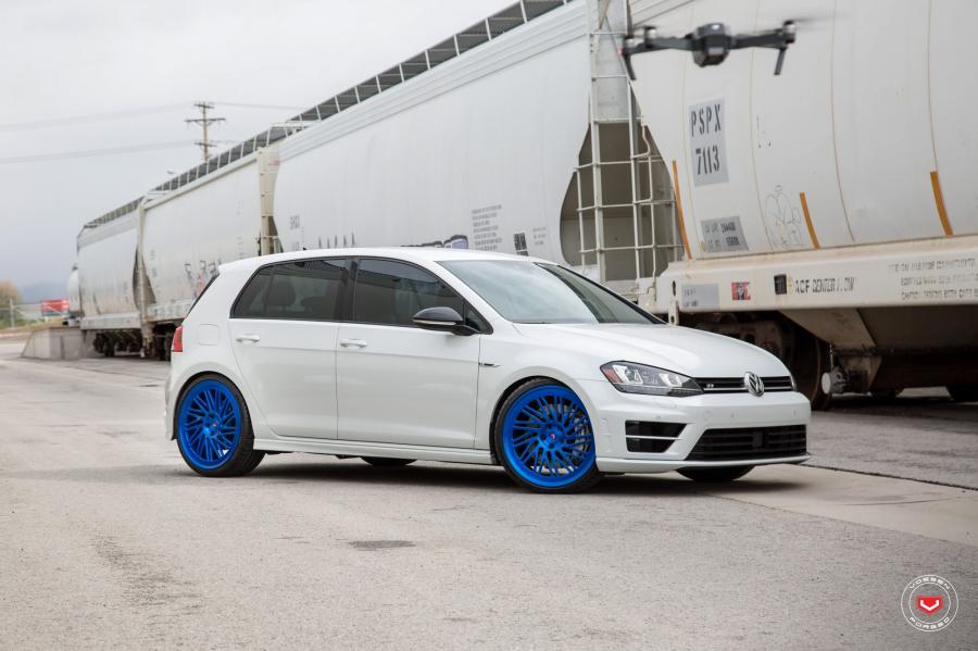  Volkswagen Golf R on Vossen Wheels (LC-105T) 2017 года  (фото 11 из 23)
